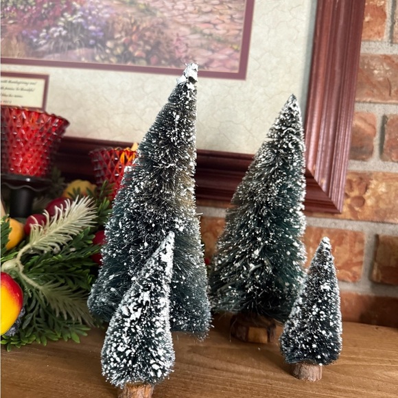 Snowy Evergreens Holiday Tree Set of 4 - Picture 6 of 7